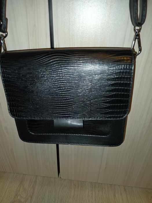 Дамска чанта с дълга дръжка