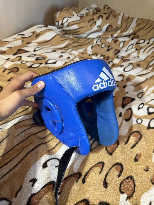 Боксерский шлем.