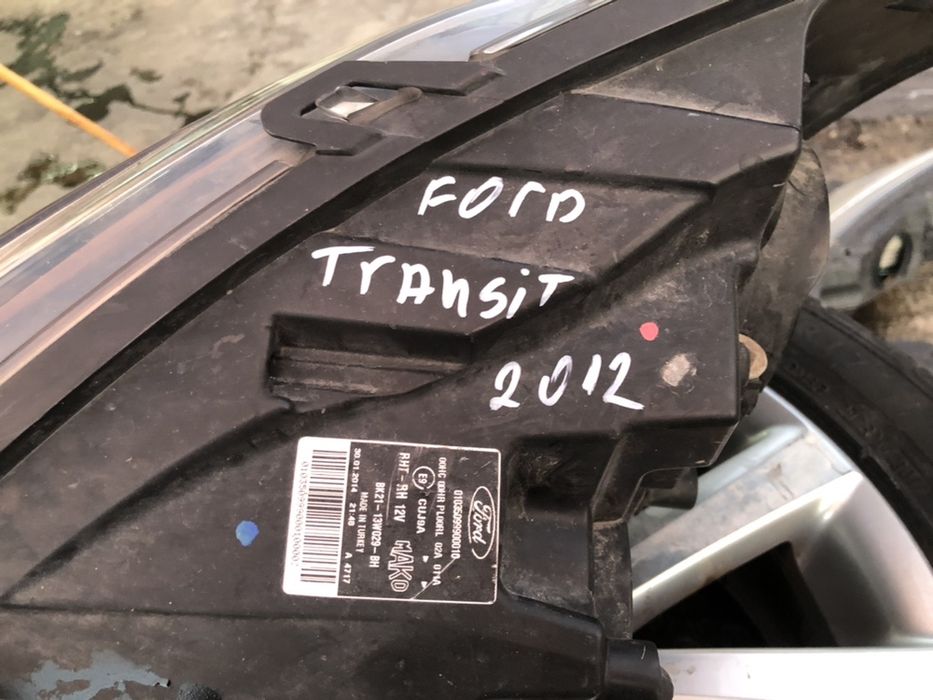 Фар Ford Transit 2012