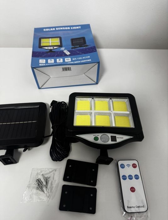 Lampa solara cu senzor de miscare/ telecomanda/ panou cu cablu