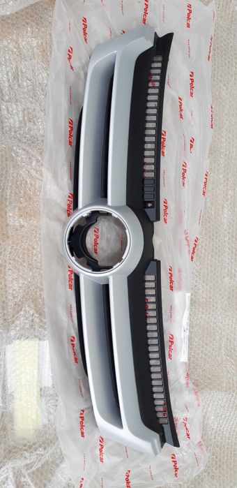 Маска решетки спойлер лайсни в предна броня Vw Golf 5 Plus