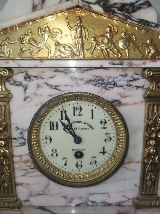 Антикватен мраморен часовник за камина от 3 части ,бял мрамор и бронз
