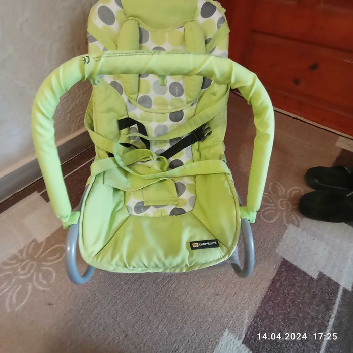 Продавам изгодно бебешки шезлонг