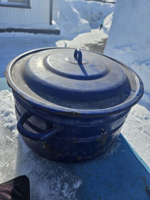 Эмалированная кастрюлю