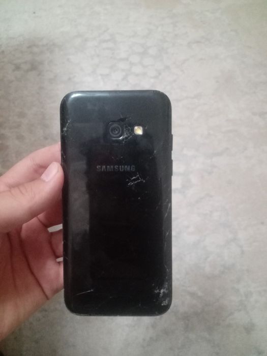 Samsung A3 (2017) sotiladi