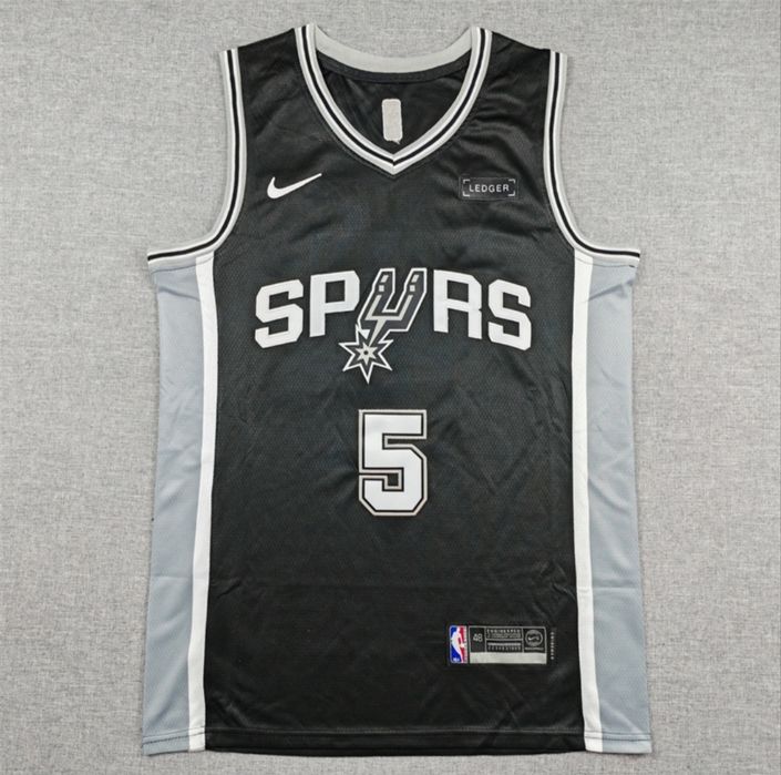 Maiouri de baschet cu San Antonio Spurs
