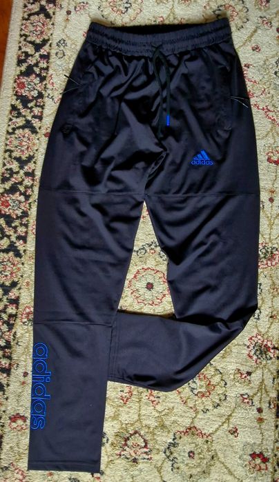 Pantalon silon Adidas,  masura M, noi cu eticheta