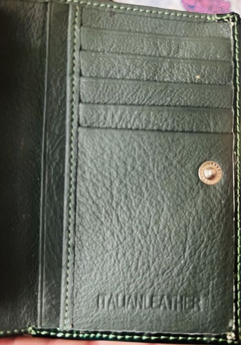 Ново Дамско кожено зелено портмоне с пеперуди