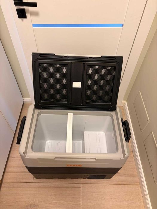 Frigider auto VEVOR 55L cu compresor, 12V 24V 220V, congelator portabil pentru camping, rulotă, camion, ca nou