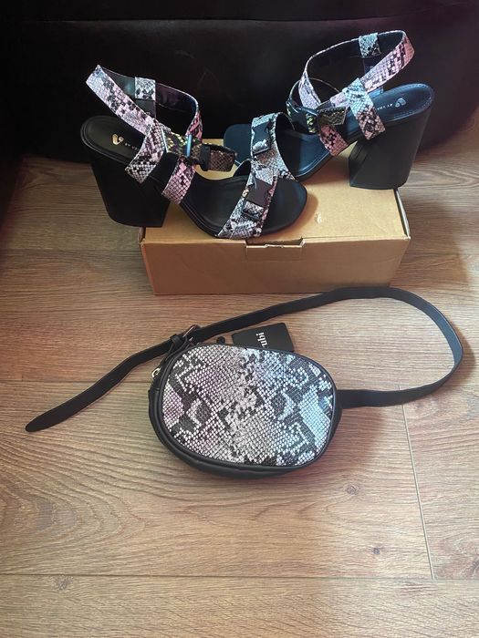 Чисто нов сет обувки с чантичка през кръст