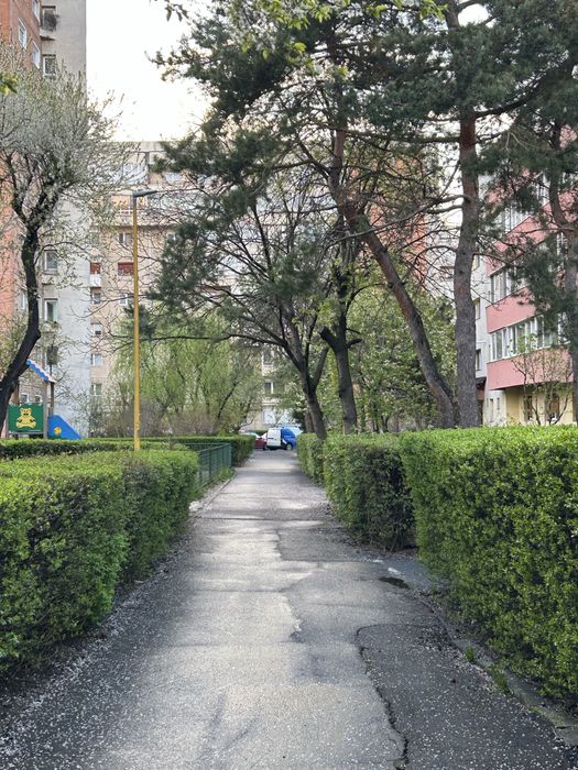 Proprietar/ vand apartament 2 camere decomandat/ zona trei alimentare