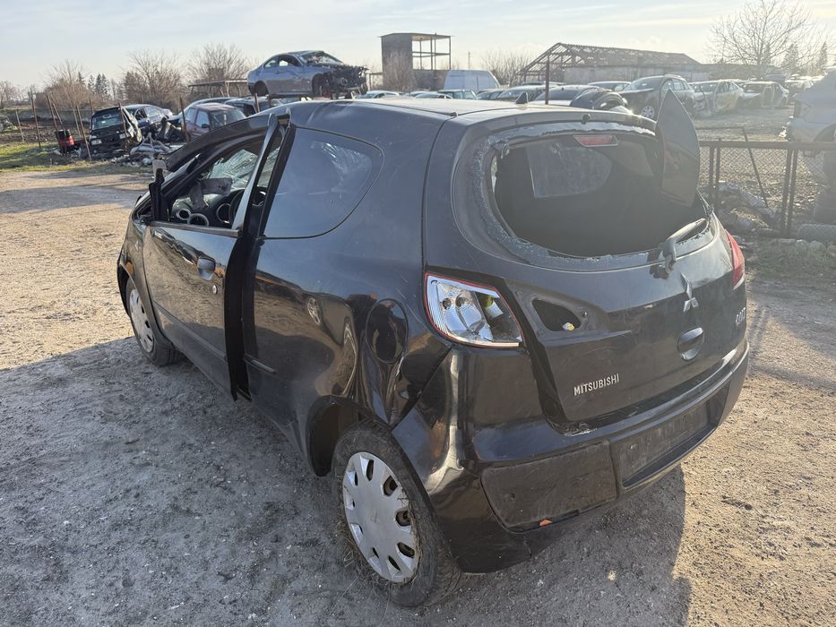 Мицубиши Колт на части 0.9 бензин