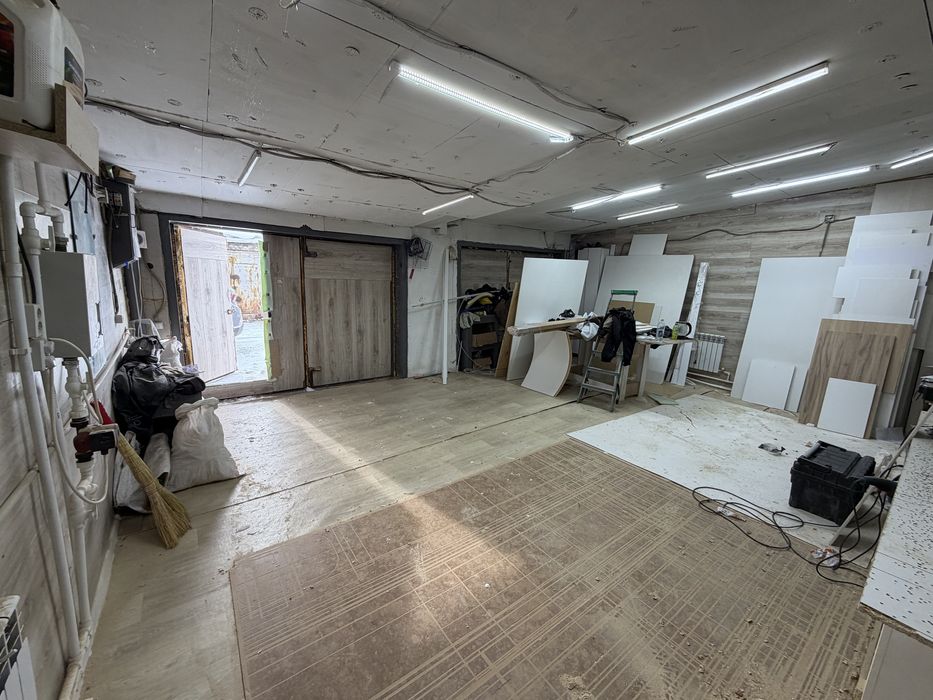 Сдам в аренду 2 гаража возле плазы