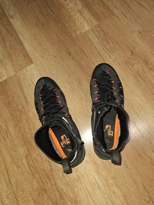 Продавам обувки Salewa