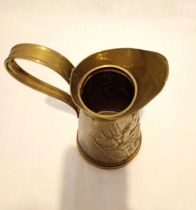 Carafa veche din alama, model deosebit