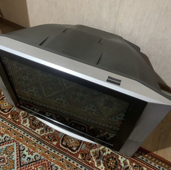 Стенка СССР, стол раскладной, телевизор