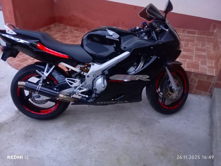 Vând Honda CBR f4i