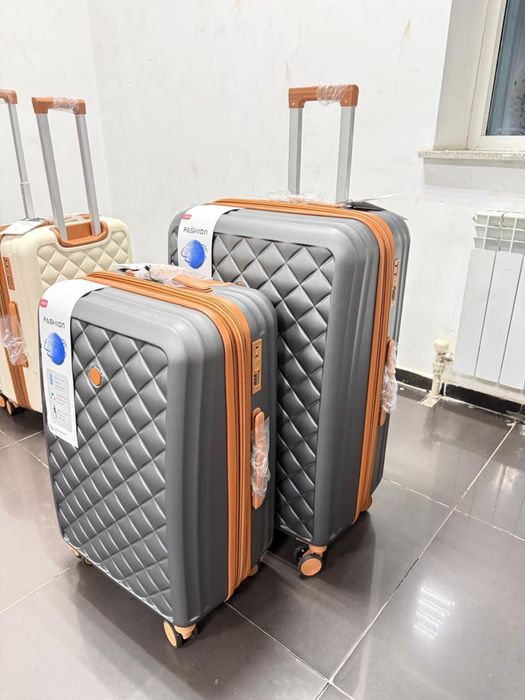 Чемодан өте сапалы ішіне көп зат сиады