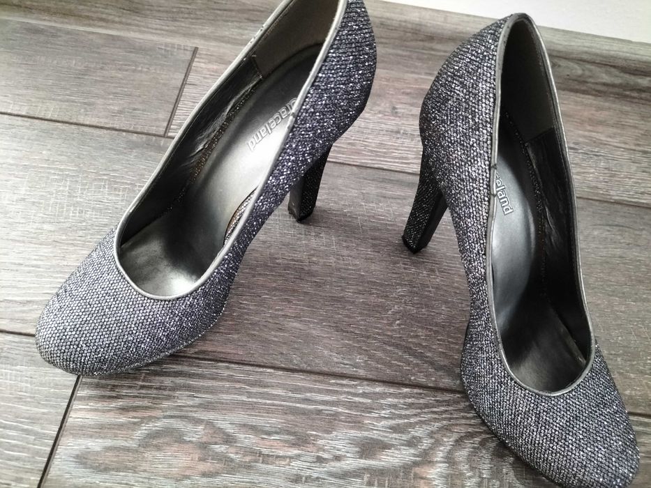 Vând pantofi eleganți de seara