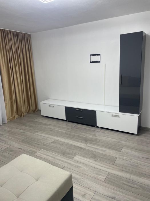 Proprietar inchiriez apartament 3 camere Herculane