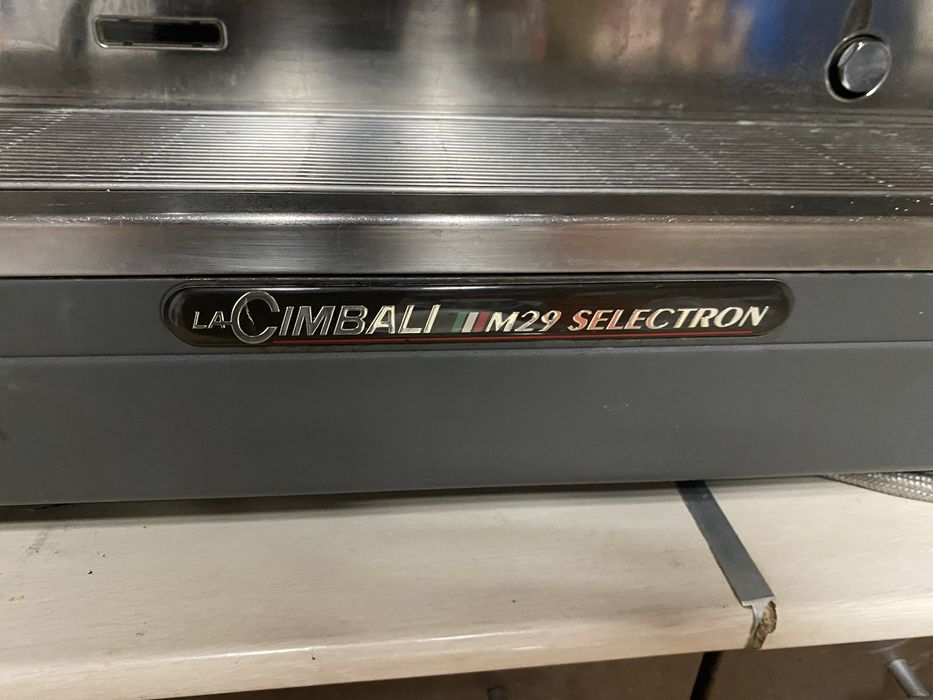 Продам кофемашину laCimbali