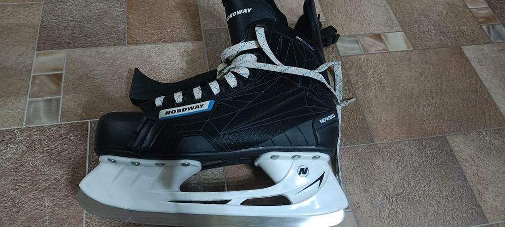 Продам коньки 37-39