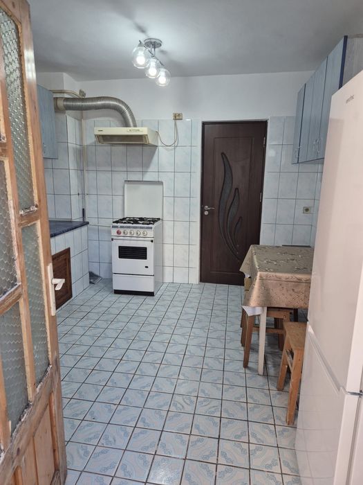 Inchiriez apartament 2 camere etajul 5 /9 bulevardul unirii sud buzau