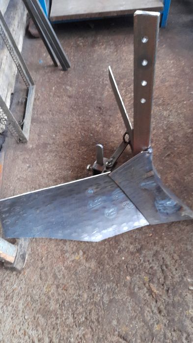 Vând rarita și plug motocultor