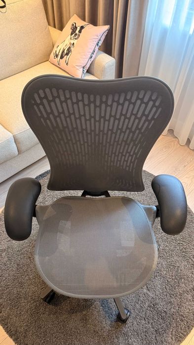 Herman Miller Mirra 2 - Офис Стол - Като Нов!
