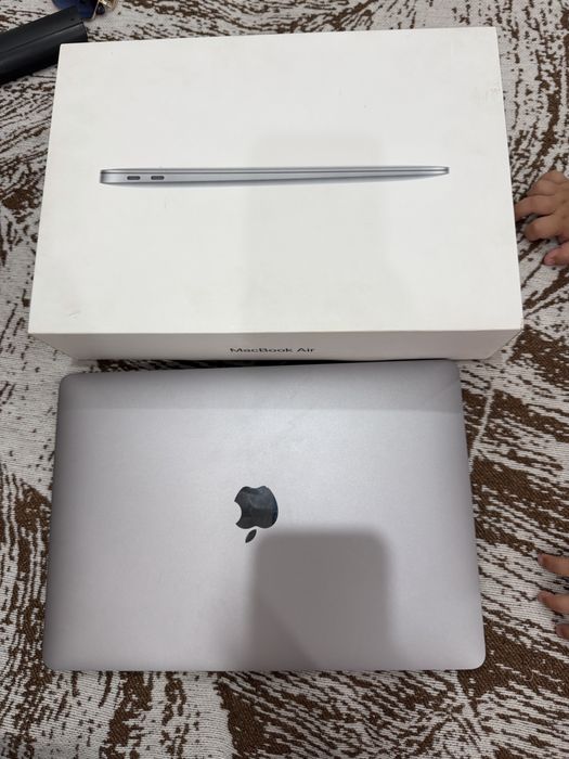 Продам MakBook Air 2019 года