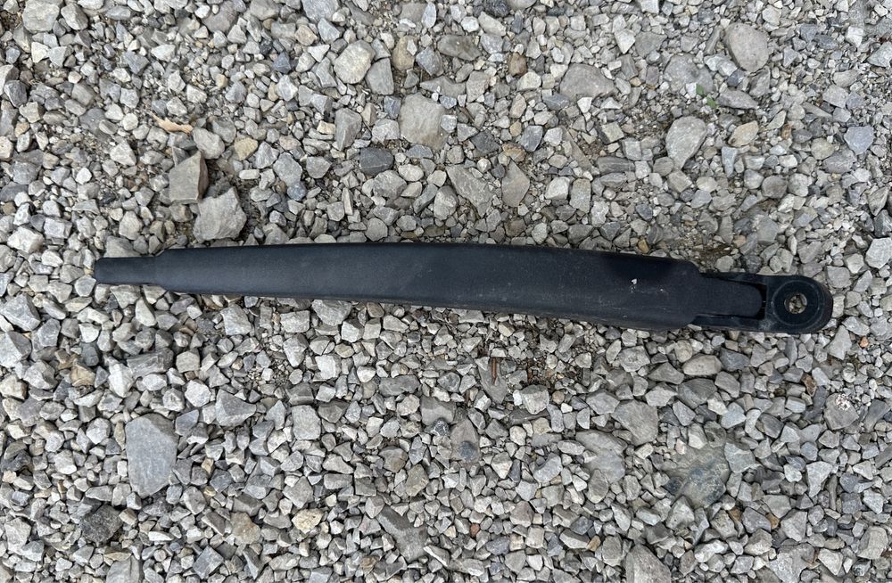 Рамо за задна чистачка за Hyundai i30/Hyundai i30