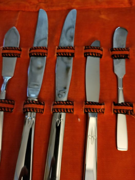 Единичен комплект прибори за хранене-18 на брой