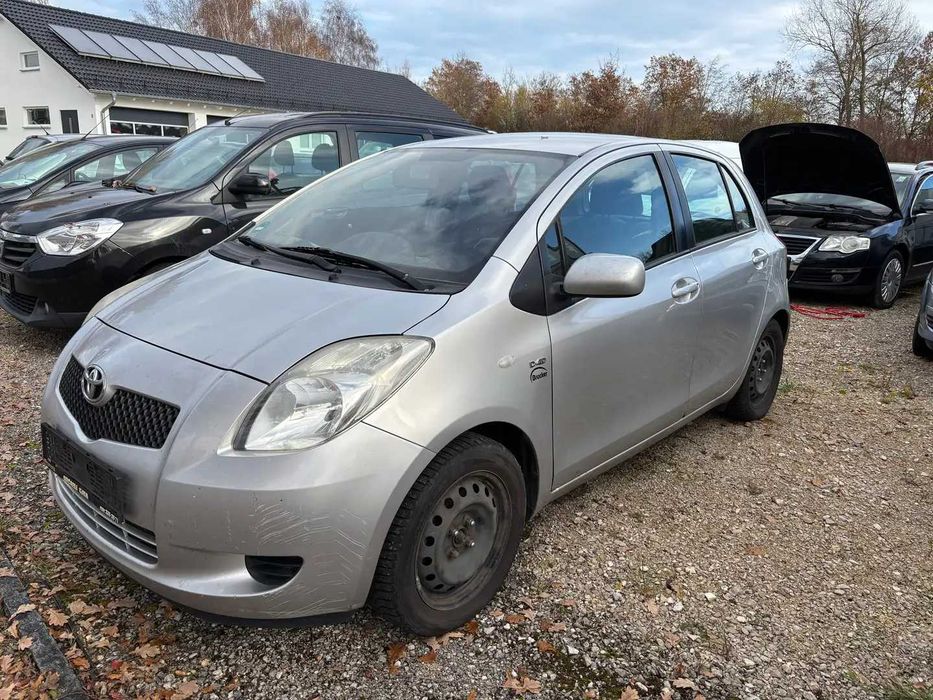 Toyota Yaris II 1.0i 68к.с. 2008г се продава на части