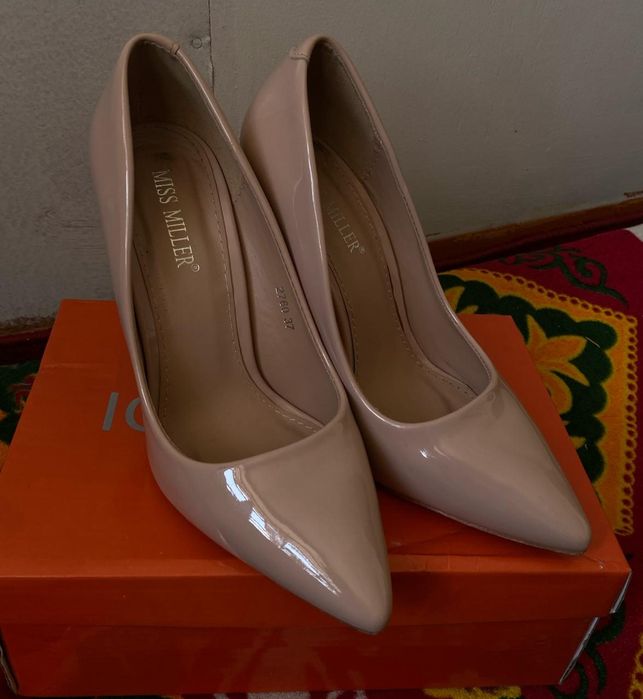 Продаётся одежда и Туфли