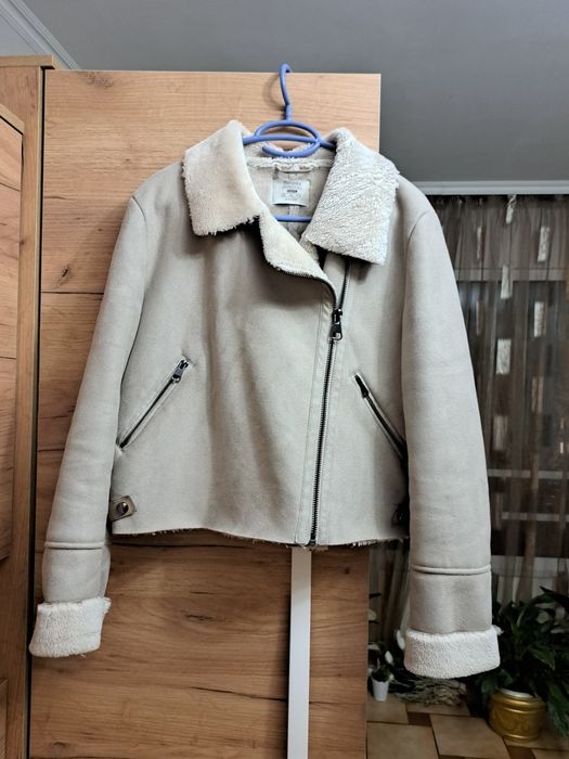 Дамско яке еко кожа, с модерна,младежка визия,неутрален сив цвят