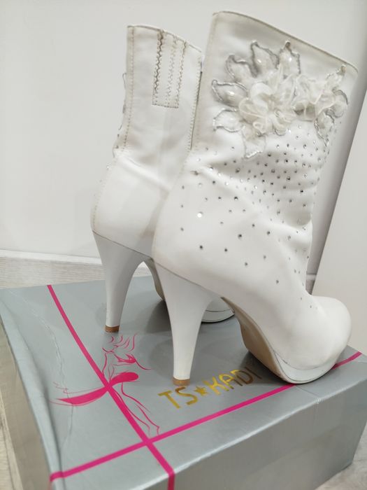 Зимние сапоги женские