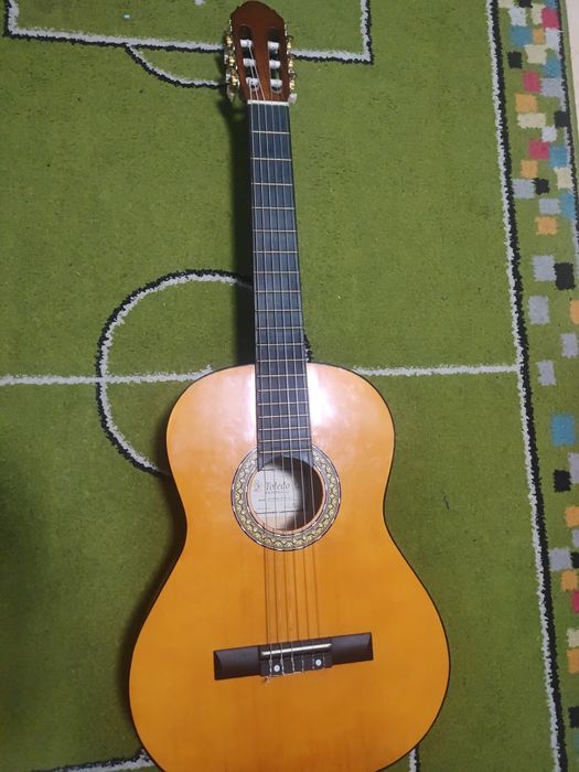 Chitara acustica Tolera Primera