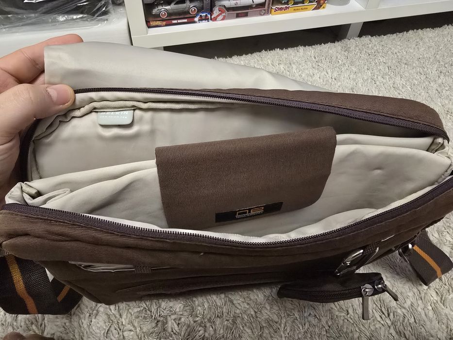 Geanta laptop messenger postas Belkin