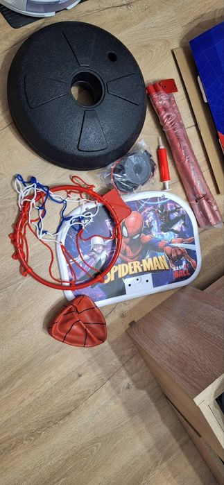 Баскетболен кош.