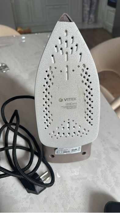 Утюг фирмы Vitek