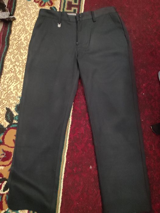 Qishga kiyishga ichi mexli yangi shim sotiladi