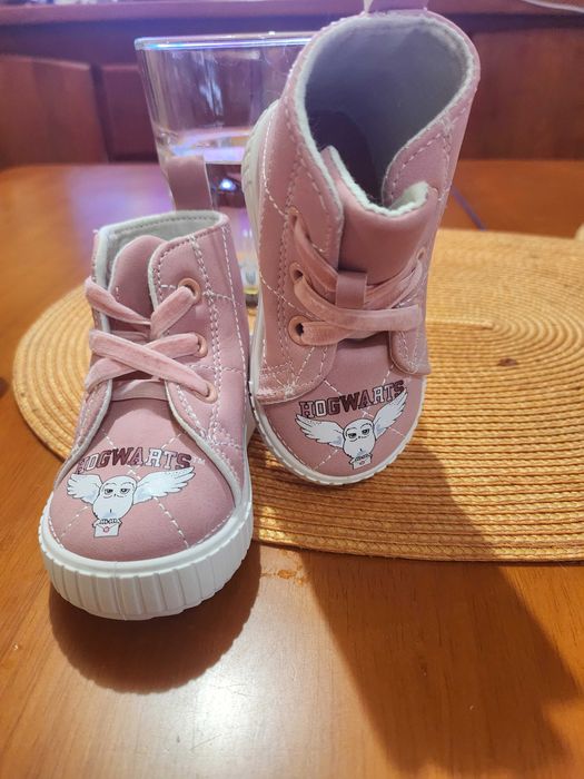 Розови кецки ,чисто нови.