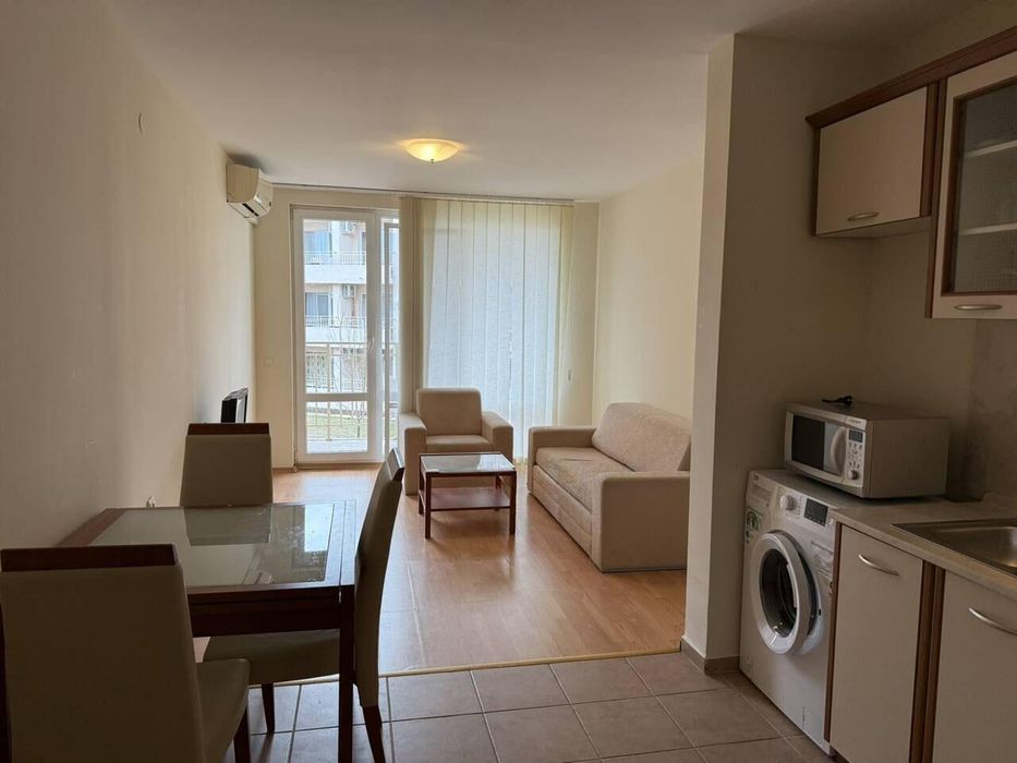 Продава се Тристаен апартамент в Бургас, Долно Езерово - 72 кв.м за 966 €/кв.м - Снимка #2