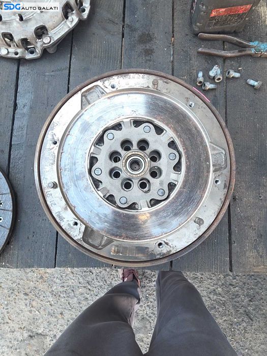 Volanta Masa Dubla cu Disc Ambreiaj BMW Seria 3 E90 E91 E92 E93 2.0 Diesel N47D20A N47D20C 2007 - 2013 Cod 21217567830, 7567830, 21217577479, 7577479 [MX1517]