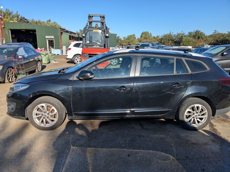 Dezmembrari / Dezmembrez Renault Megane 3 Facelift 1.5 dCi K9K656 cutie viteze manuala cod culoare GNE