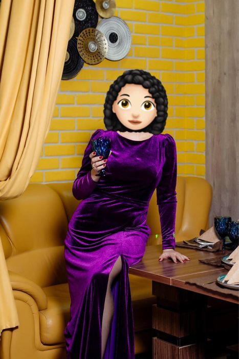 Продам платье, сшитое из королевского велюра на заказ , изящное !