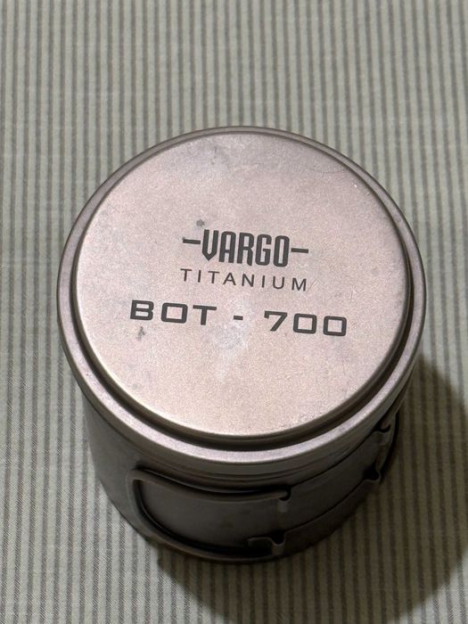 Продавам Vargo Titanium BOT 700 - титаниев съд 700 ml, използван, добро състояние - 70 EUR