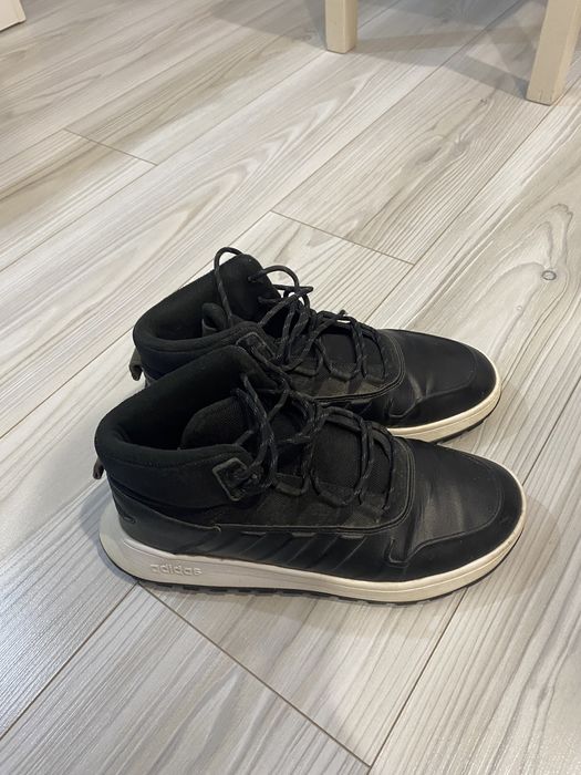 Продам Адидас кроссовку р 41