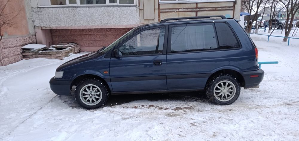Продам Митсубиси Спейс раннер.