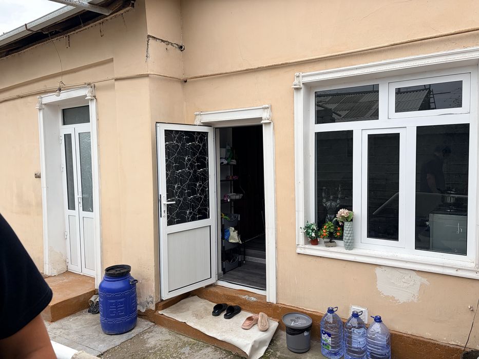 Sirdaryo shahar Pahtakor MFY 2 sotxli uy sotiladi